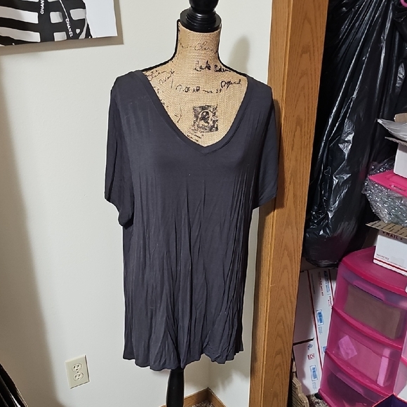 LuLaRoe Tops - Women's Charcoal Grey V-Neck Top. Lularoe Christy Size 3xl.